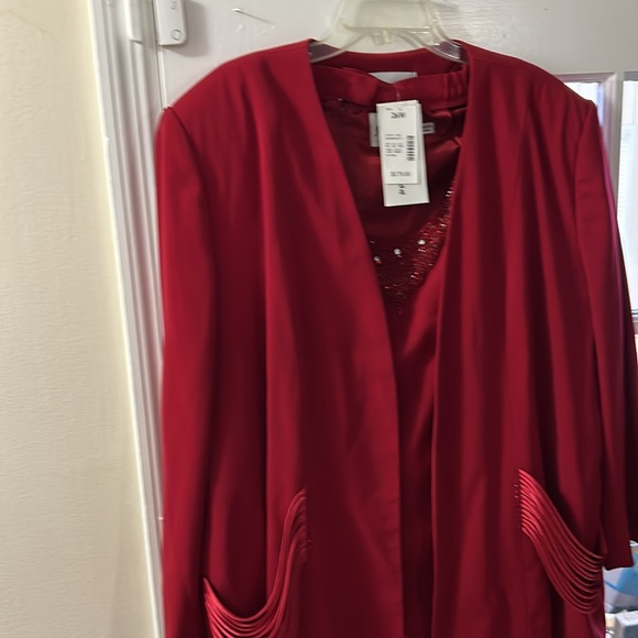 Red 3 piece suit sequins sleeveless blouse and skirt - Picture 3 of 4